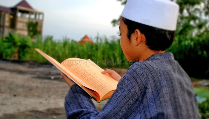 11 Keutamaan Mencari Ilmu Dalam Islam Beserta Dalilnya Lengkap