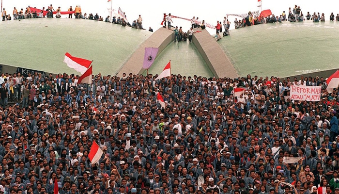 Pengertian Reformasi, Latar Belakang, Syarat &Tujuannya (Lengkap)